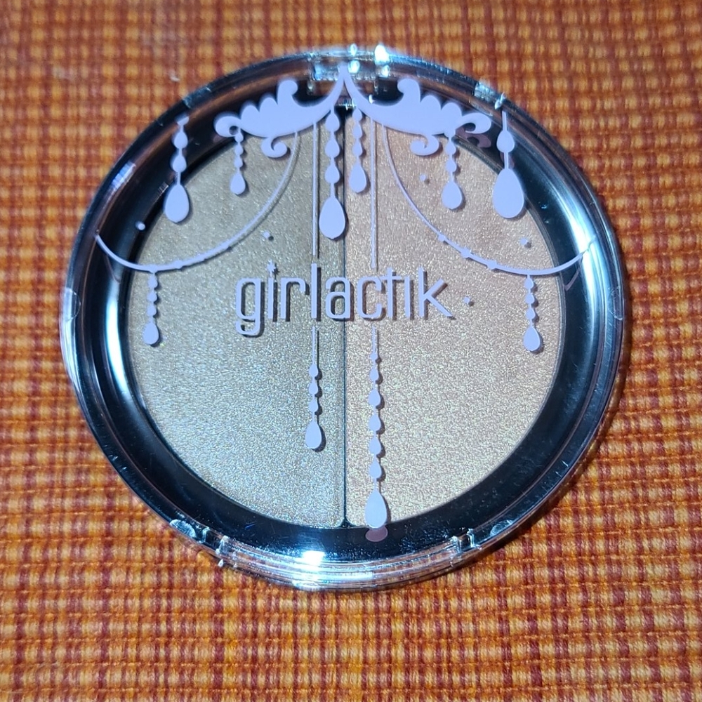 Girlactik Skin Glow Duo with brush